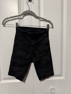 lululemon athletica - Camo High-Rise Bike Shorts - size 4